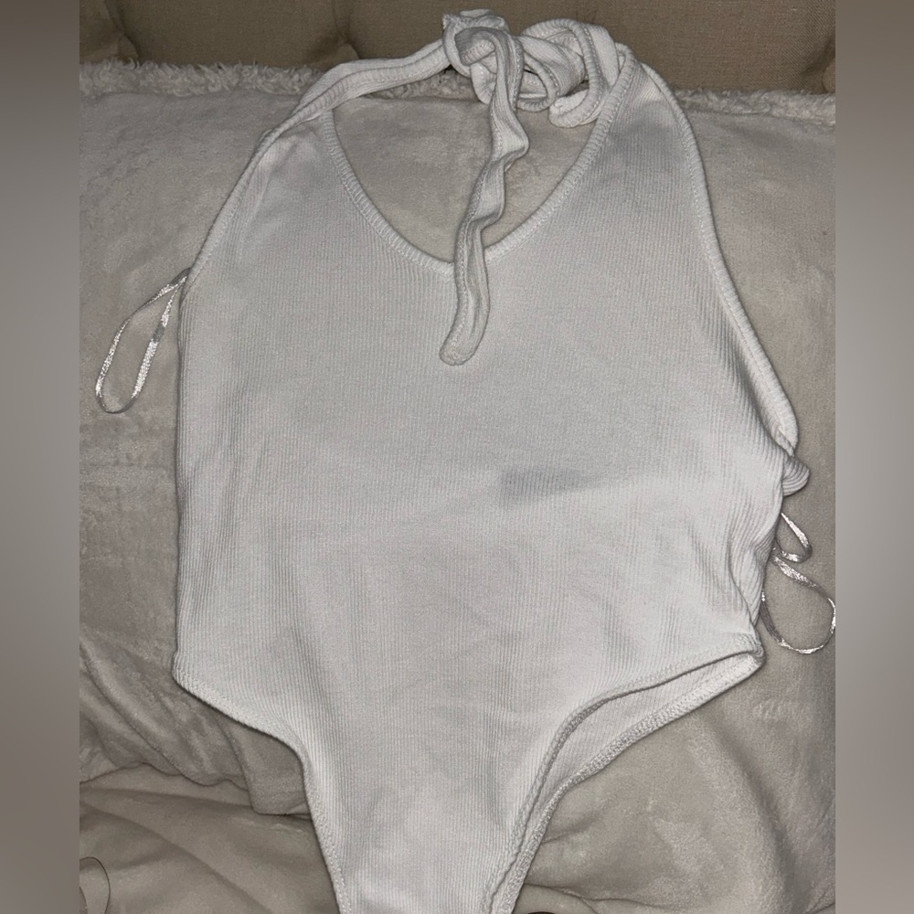 Medium white  halter neck, bodysuit. Worn 1x. From fashion nova.
